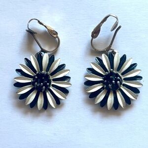 Unique authentic Vintage 60’s Black and White Flower Daisy Clip on Earrings